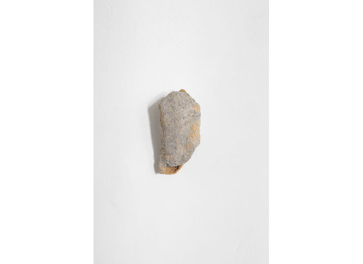 »Kopf«, Gewebe, Beton, 18 x 9 x 8 cm, 2013